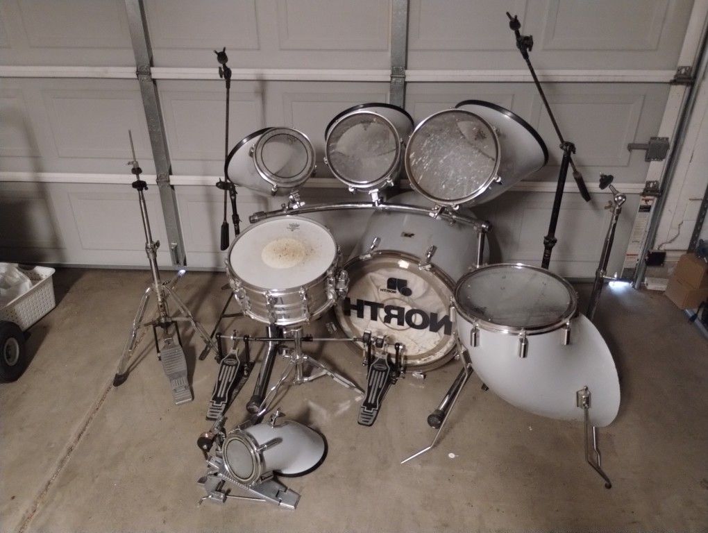 North Drum Set With Cases (No Cymbals) for Sale in Glendale, AZ OfferUp