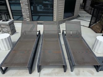 Outdoor Pool Lounge Chairs