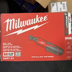 Milwaukee M12 3/8 Ratchet Kit