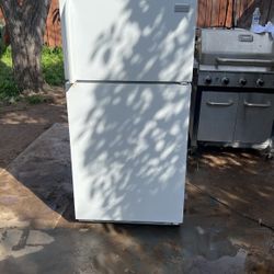 Fridifaire Refrigerator 