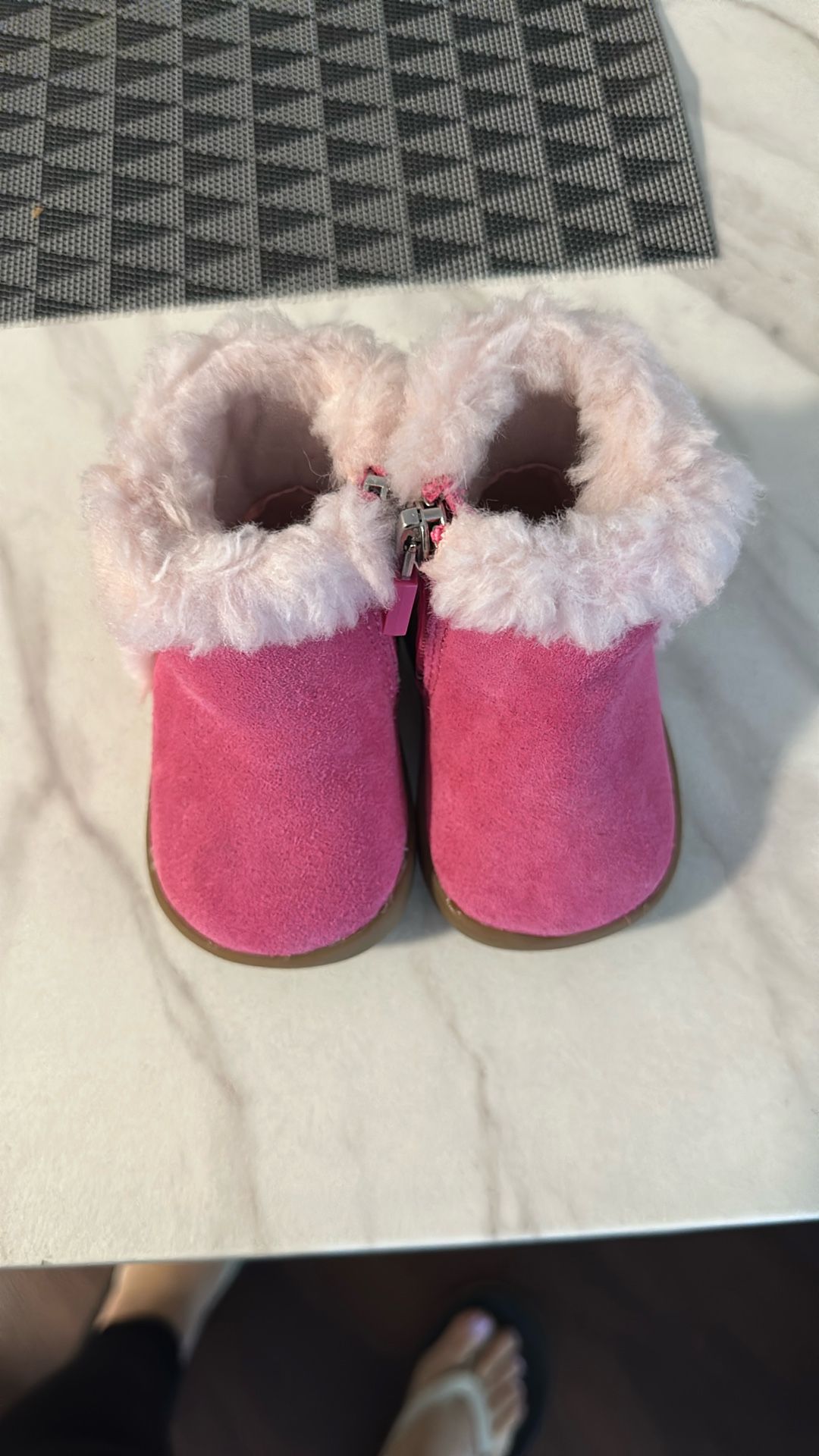 UGG 0-3 Months