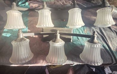 2 Vanity light sets in brushed bronze 1, 3 amd 1, 4 tiered