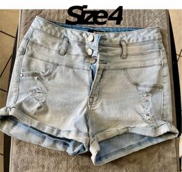 Woman’s shorts size 4