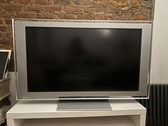 Sony BRAVIA 46” HDTV – Model KDL-46XBR2 – Excellent Condition for 