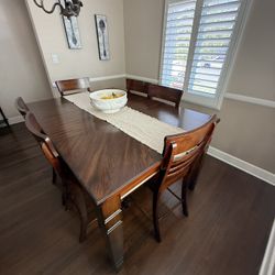 Counter Height Table/chairs 