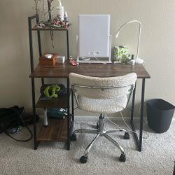 Dest And Roller Chair 