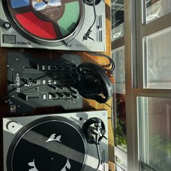 Technics SL-1200MK2 & M3D + Xone:23 Mixer (DJ Setup)