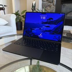 2022 MacBook Air 13” With M2 Chip 8GB RAM