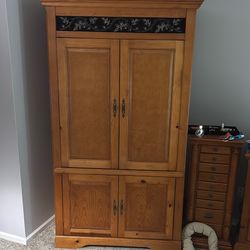 Armoire/Entertainment Center