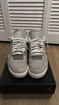 Jordan 4 “Frozen Moments”  WMN Size 10.5