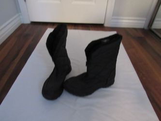 Adult Size 9 Black Snow Boots, Champion C9