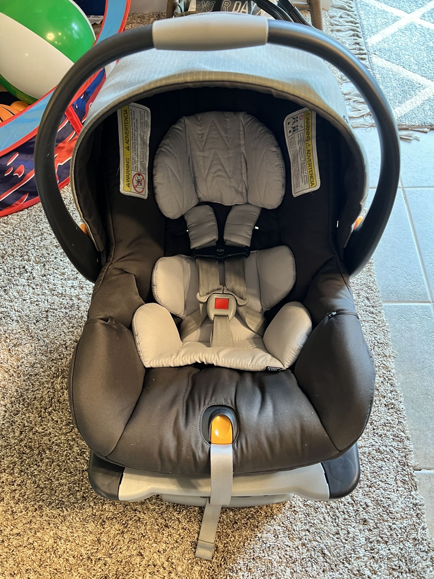 Chicco Keyfit 30 Infant Carseat & Base 