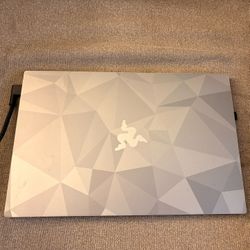 Razer Blade 15 Advanced (2019) – RTX 2070, 32GB RAM, 1.8TB SSD