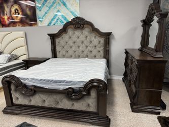 Maylee Bedrom Set , King Bed , Dresser ,Mirror 1 Nightstand 