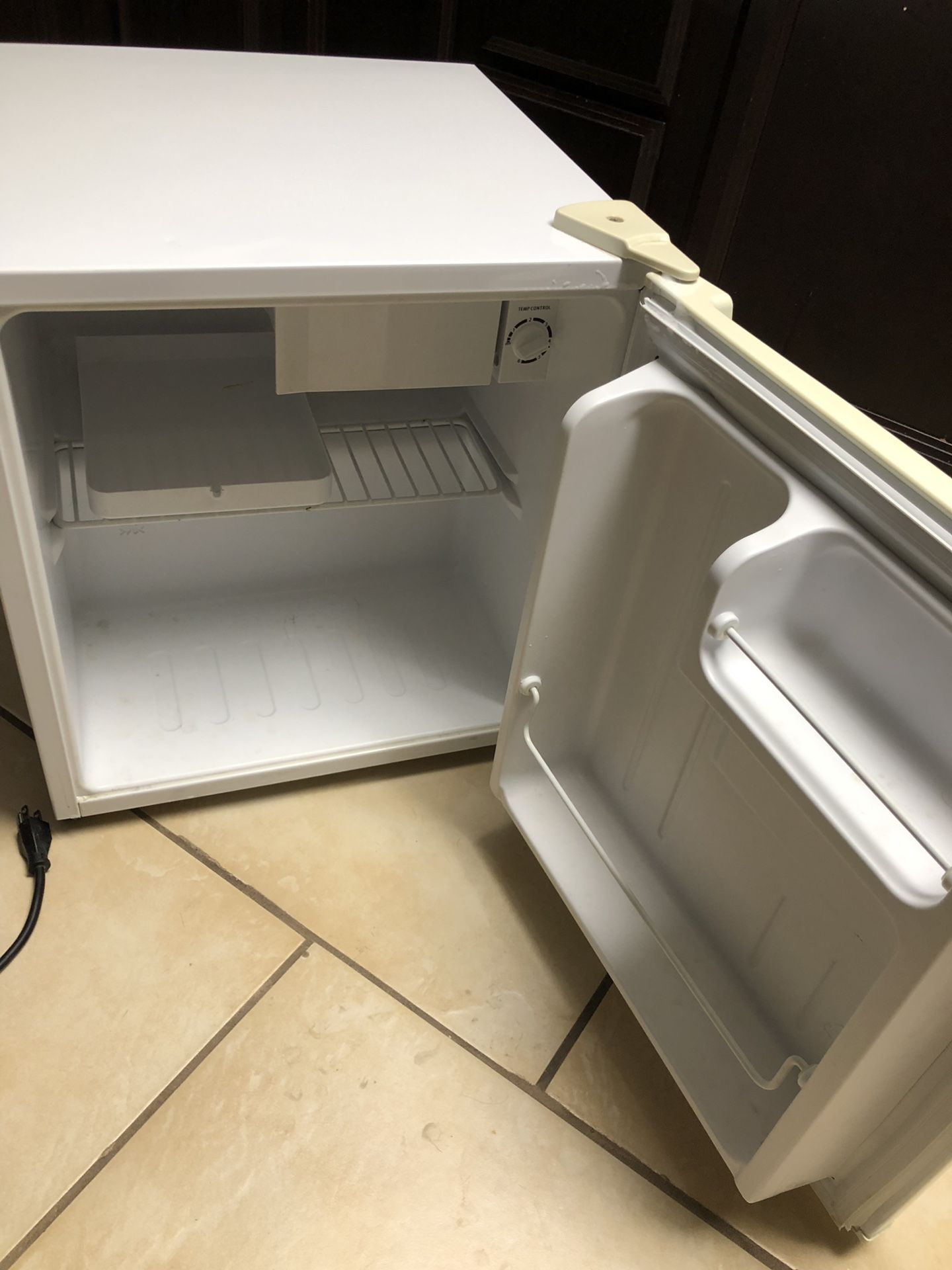 Emerson mini fridge for Sale in Phoenix, AZ OfferUp