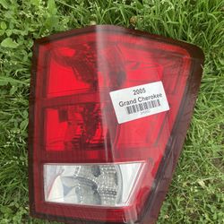 Tail Light For 05 Jeep Grand Cherokee 