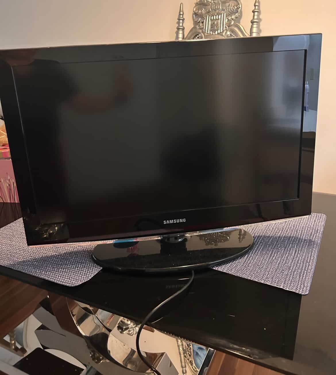 Samsung 32 inch LCD TV Model LN32C450E1D
