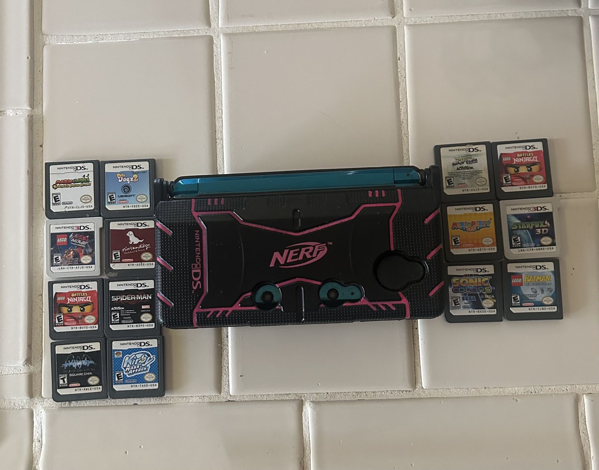 3DS With Tons Of Games - READ DESCRIPTION