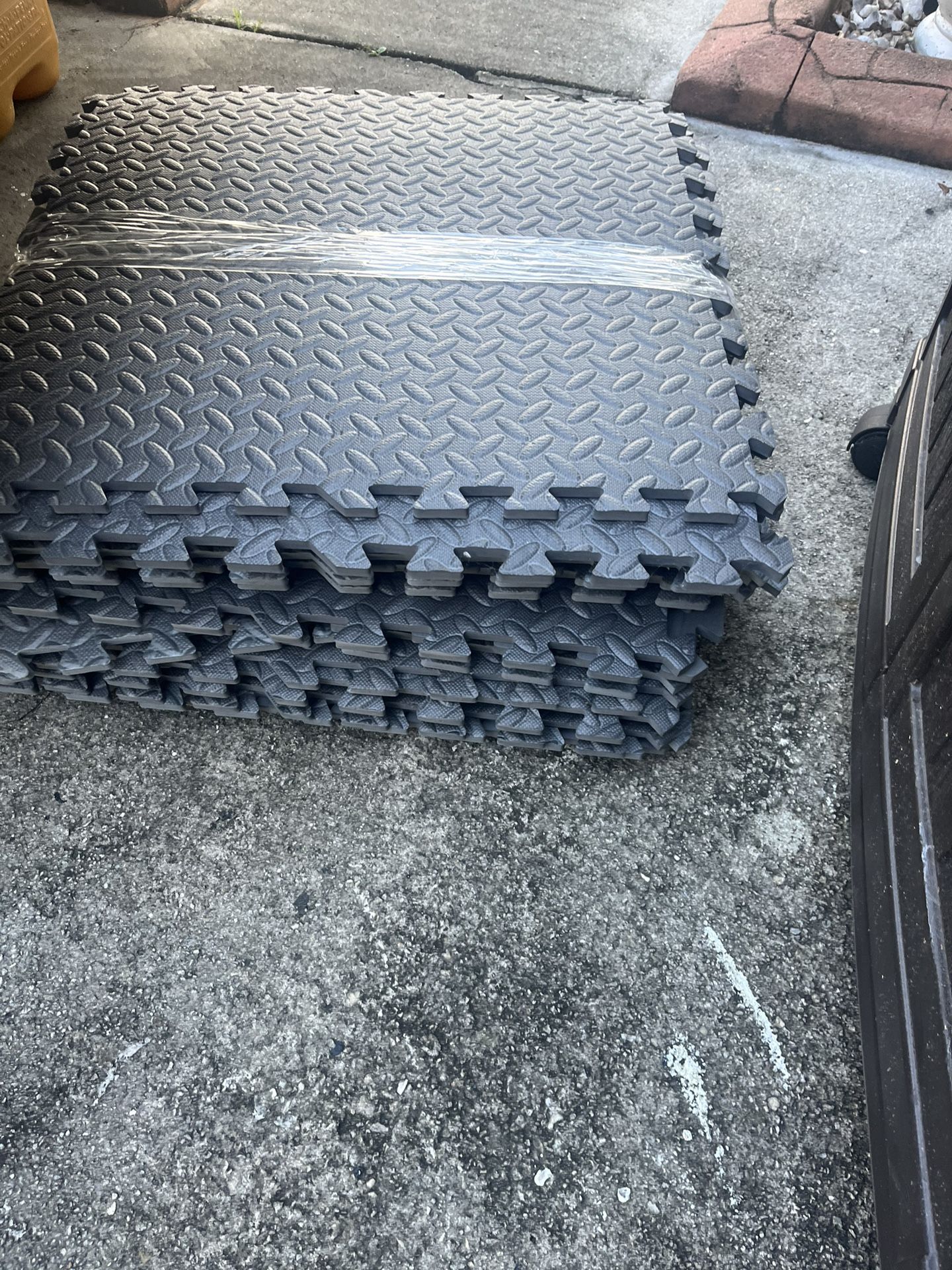 18’pc rubber puzzle floor garage mats