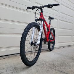 SPECIALIZED FSR XC M4 full suspension mountain bike. 26 tires. Hydraulic disc brakes. 27 speed. 18" ALUMINUM frame. ROCK◇SHOX.