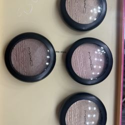 MAC Extra Dimension Skinfinish Highlighter