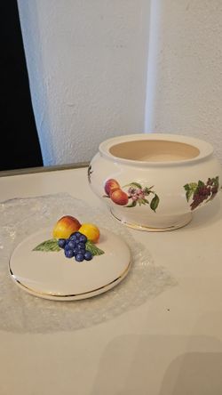 Vintage 1980s Teleflora covered serving bowl
