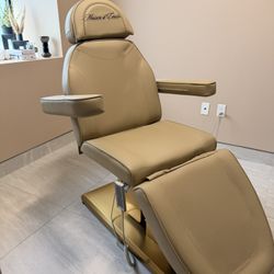 Exam/injection chair