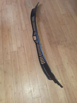 86-91 mazda rx7 (windshield wiper cowl /grille trim molding)