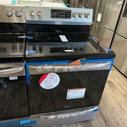 Frigidaire stainless steel electric stove with air fryer oven new