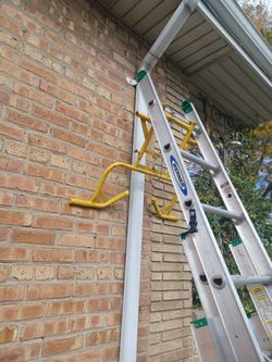 Steel adjustable latter stand off.