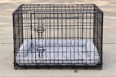 Dog Crate with Bed and Plastic Tray – Good Condition