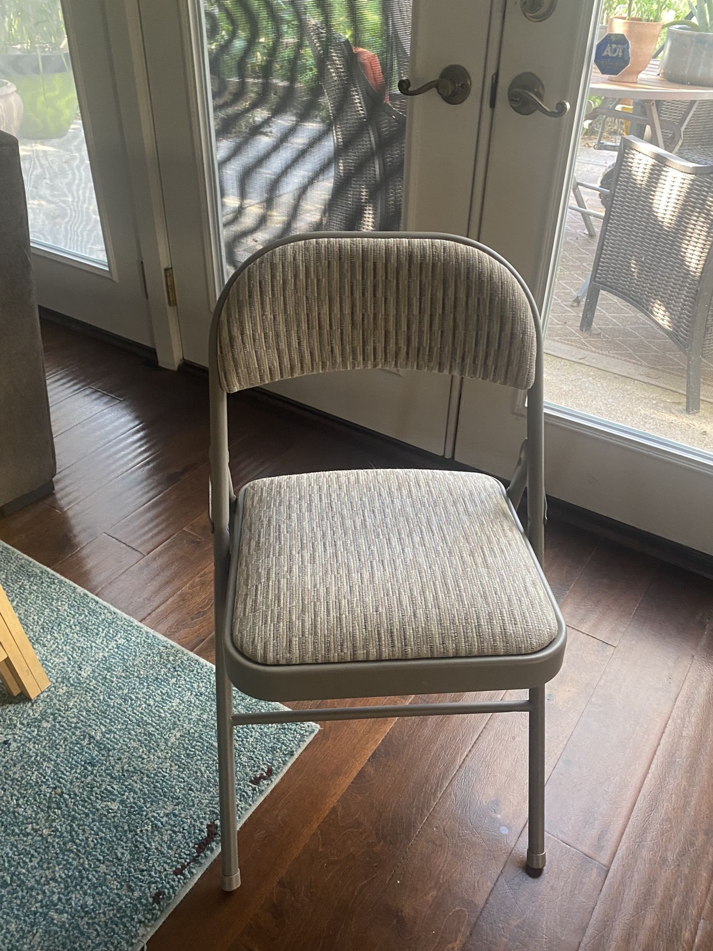 Folding Chairs - Cushioned, 6 Count