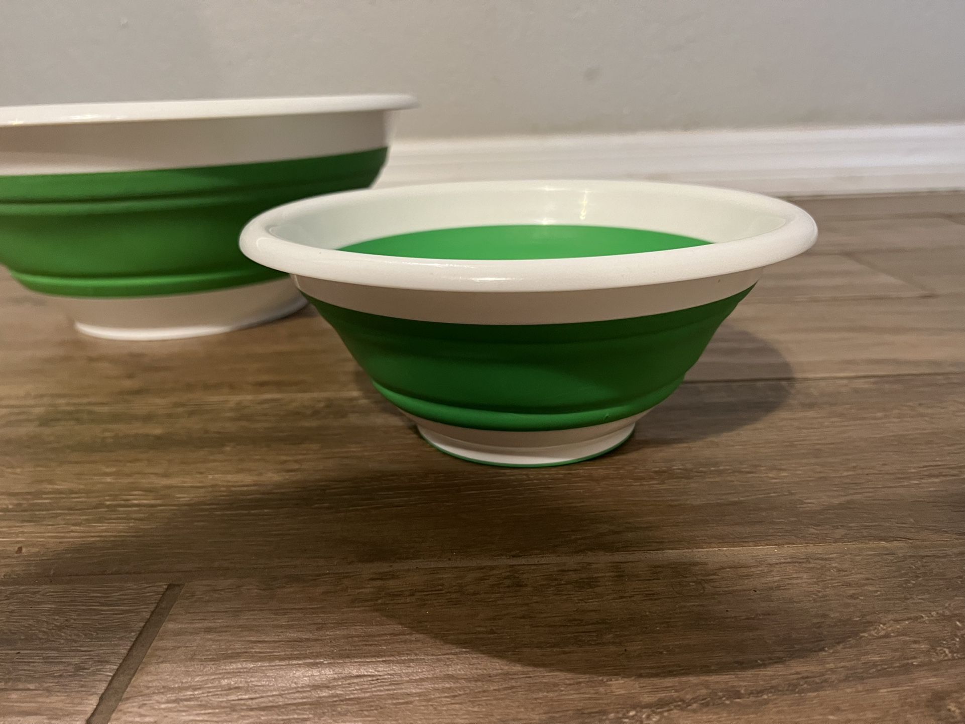 Pampered Chef - Pop it open to serve, collapse it to take home. Get more  room to party with the Collapsible Serving Bowl