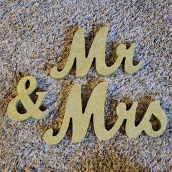 Wooden Mr & Mrs