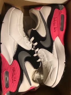 Woman’s Nike air max