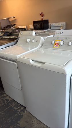 Nice like new Hotpoint washer and gas dryer set