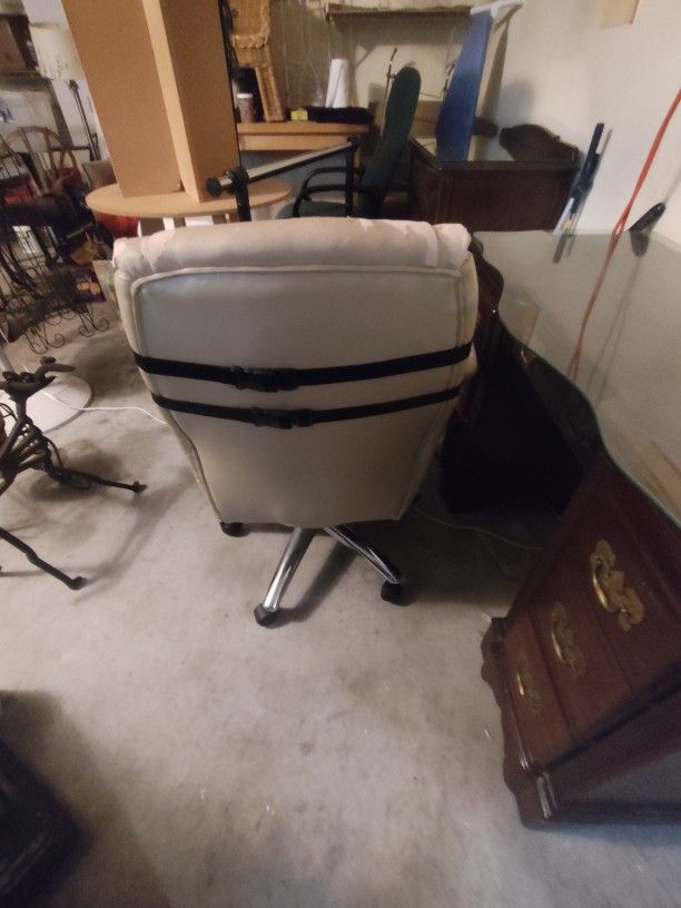Free Chair With Wheels