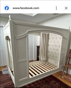 Pottery Barn Kids Blythe Carriage Bed