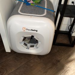 Automatic Cat Groomer Paw Swing