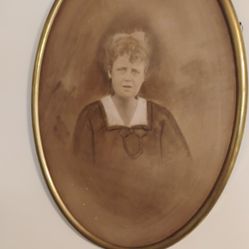 ANTIQUE Victorian PHOTO YOUNG GIRL IN BRASS FRAME