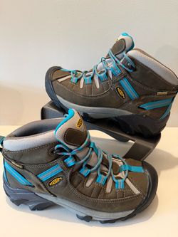 KEEN Women's Targhee II Mid Waterproof Hiking Boots.