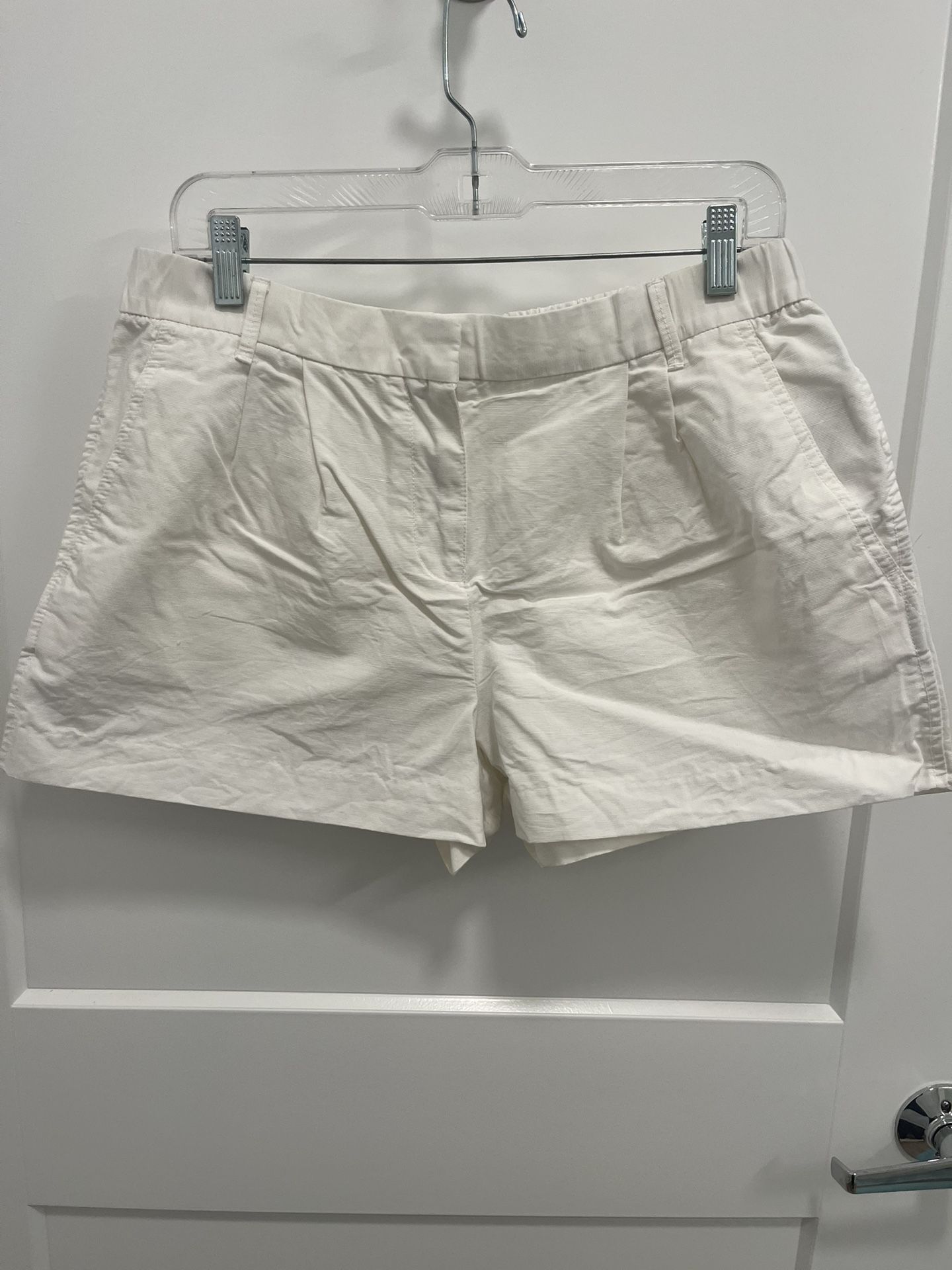 Gap Ladies Chino Shorts - White - Great Shape - Size 8