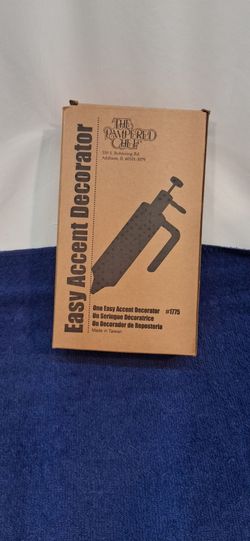 The Pampered Chef Easy Accent Decorator