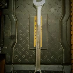 Men 33 Mm Standard Wrench