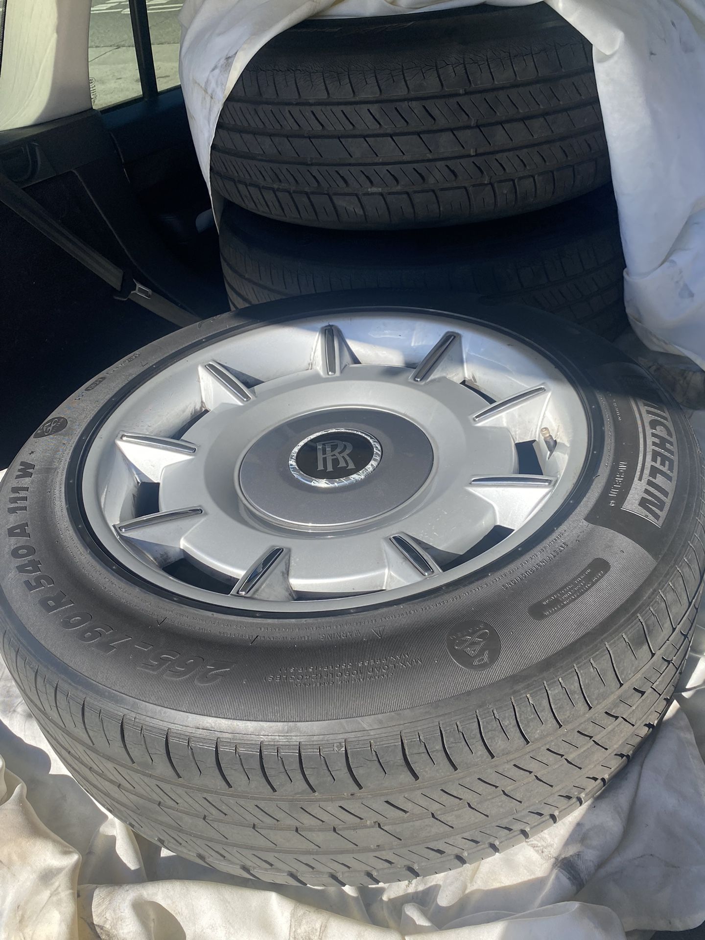 4 Rolls-Royce Phantom wheels with original rims (21-inch Seven Spoke Alloy Wheel)