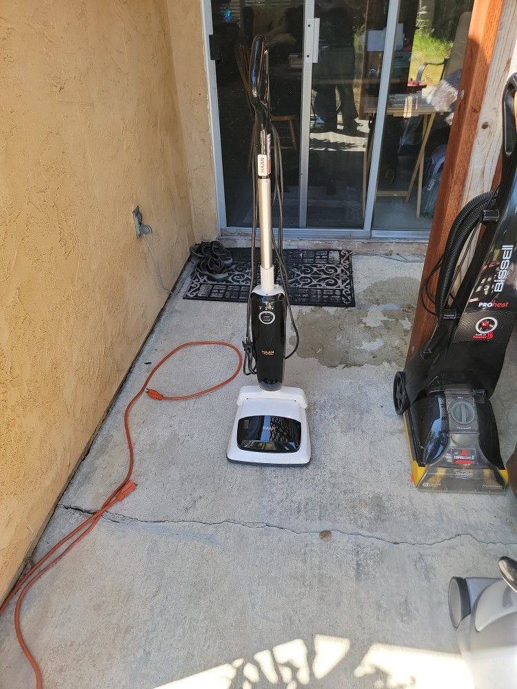 HAAN Steam Vacuum Cleaner / SV