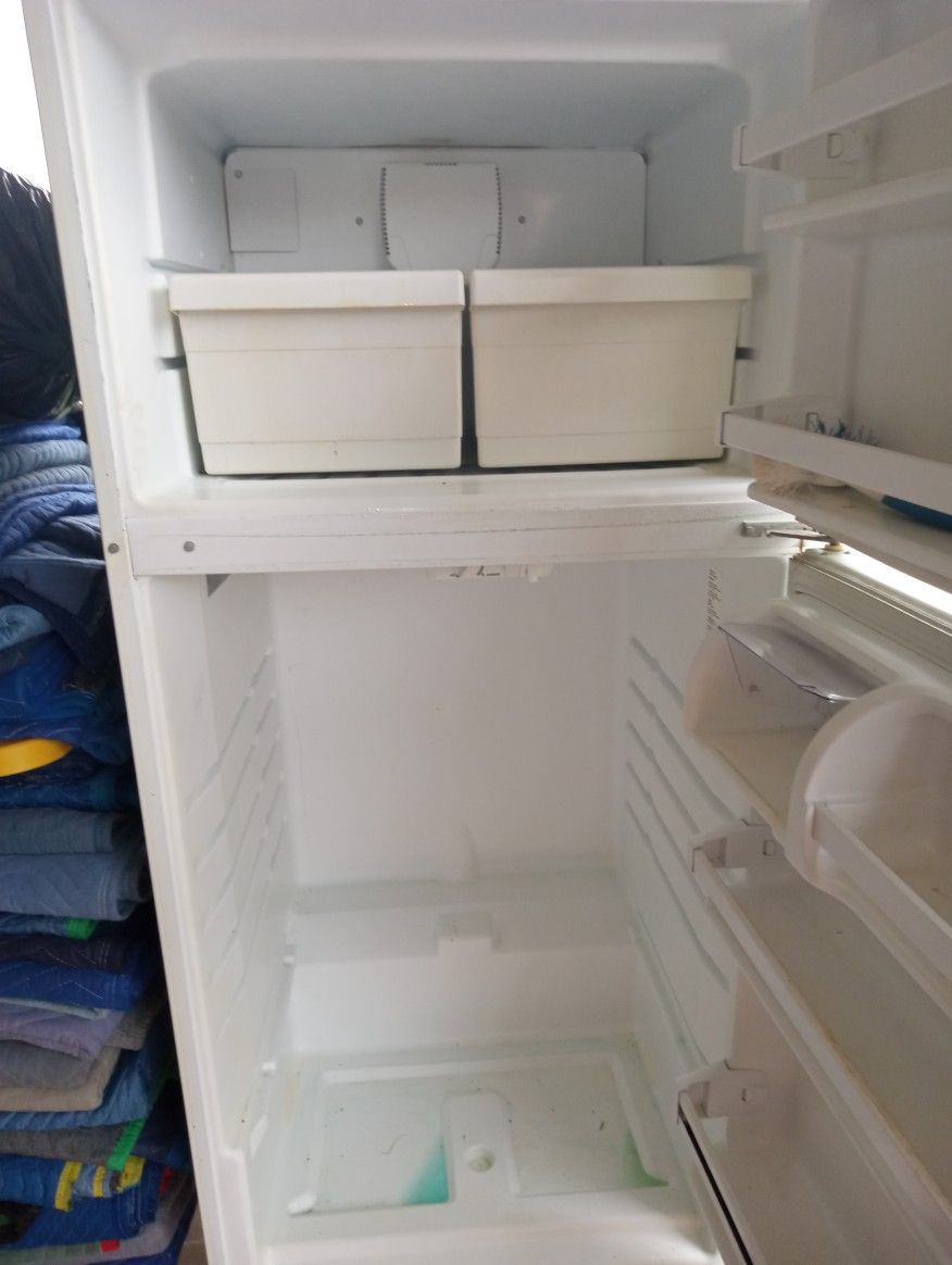 Fridge With Top Freezer Both Work 