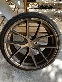 tire & rim LX-twenty 235/35ZR /19 M,M+S ,tire like new DOT 01/2024,bad rim,as is