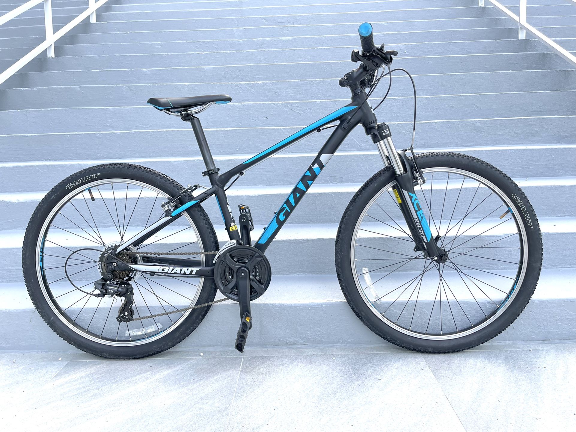 Giant Bike 24’ Shimano Tourney Shifters ,, 21