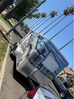 Tráiler Y Máquina De Gutters